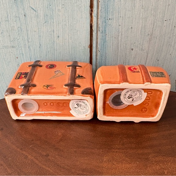 Vintage Ceramic Suitcase Salt & Pepper Set - new in original box! - Picture 3 of 10